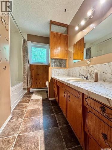 100 Henderson Street, Grayson, SK - Indoor