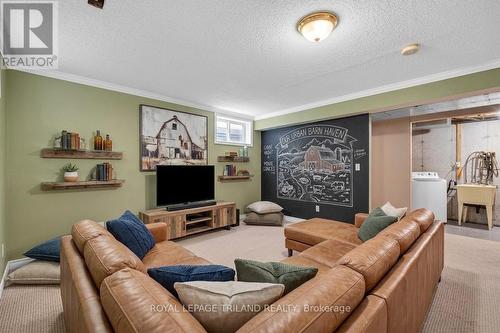 Room is virtually staged - 7 Fanjoy Drive, St. Thomas, ON - Indoor Photo Showing Living Room