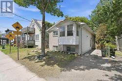 195 DESCHAMPS AVENUE Ottawa, ON K1L 5Z3