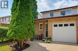 32 SILVERVINE Drive  Stoney Creek, ON L8J 1K2
