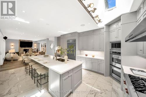 271 Oakhill Road, Mississauga, ON - Indoor Photo Showing Kitchen With Upgraded Kitchen