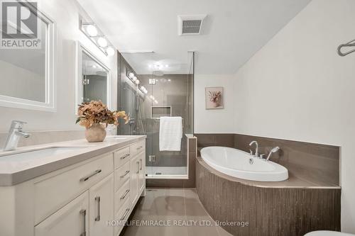 271 Oakhill Road, Mississauga, ON - Indoor Photo Showing Bathroom