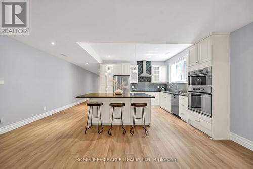 271 Oakhill Road, Mississauga, ON - Indoor Photo Showing Kitchen