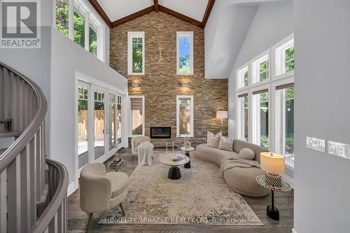 271 Oakhill Road, Mississauga, ON - Indoor