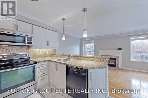 2485 Bankside Drive, Mississauga, ON - Indoor Photo Showing Kitchen