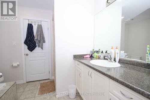 19 England Terrace, Hamilton, ON - Indoor Photo Showing Bathroom