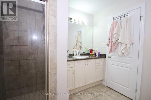 19 England Terrace, Hamilton, ON - Indoor Photo Showing Bathroom