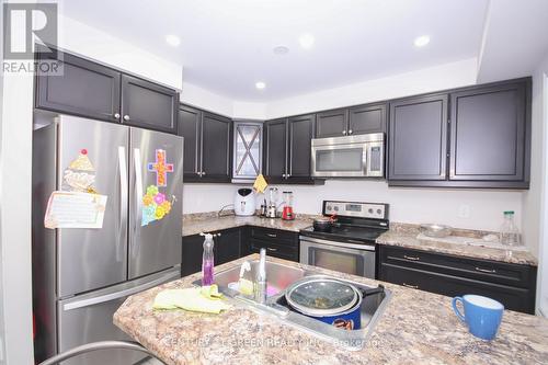 19 England Terrace, Hamilton, ON - Indoor Photo Showing Kitchen