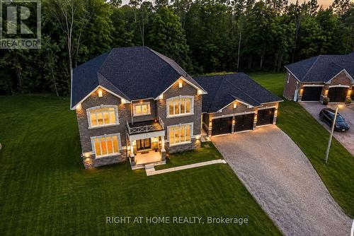8 FOREST HEIGHTS COURT  Oro-Medonte, ON L0L 2E0