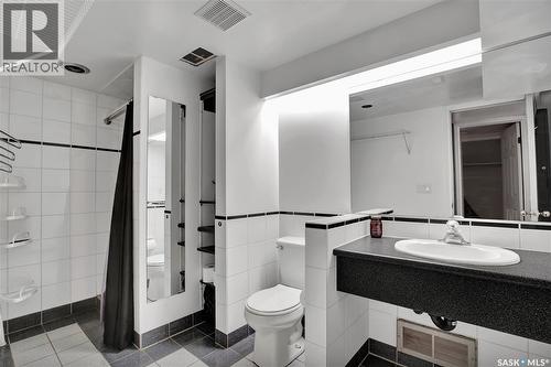 519 Webster Street, Saskatoon, SK - Indoor Photo Showing Bathroom