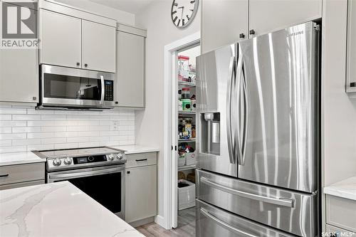 222 Dubois Crescent, Saskatoon, SK - Indoor Photo Showing Kitchen With Upgraded Kitchen