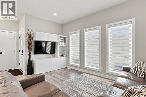 222 Dubois Crescent, Saskatoon, SK - Indoor Photo Showing Living Room