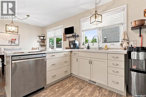 2 Springstein Avenue, Regina, SK - Indoor Photo Showing Kitchen