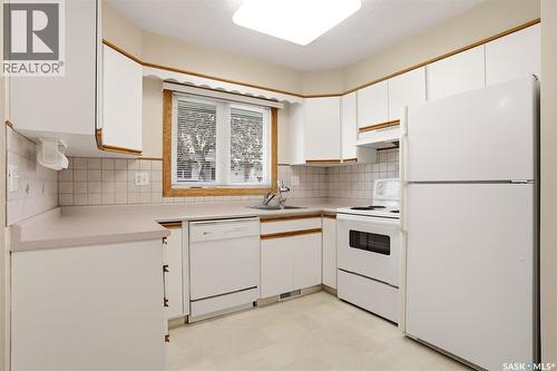 246 Plainsview Drive, Regina, SK - Indoor Photo Showing Kitchen