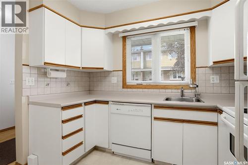246 Plainsview Drive, Regina, SK - Indoor Photo Showing Kitchen