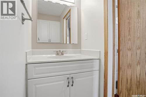 246 Plainsview Drive, Regina, SK - Indoor Photo Showing Bathroom