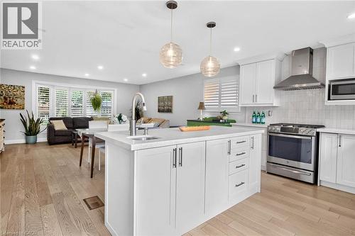 516 Kenmarr Crescent, Burlington, ON - Indoor Photo Showing Kitchen With Upgraded Kitchen