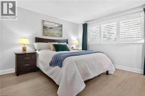 516 Kenmarr Crescent, Burlington, ON - Indoor Photo Showing Bedroom