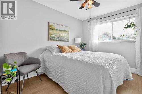 516 Kenmarr Crescent, Burlington, ON - Indoor Photo Showing Bedroom
