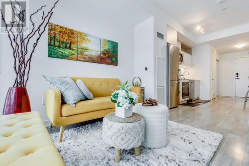 1635 - 135 Lower Sherbourne Street, Toronto, ON - Indoor Photo Showing Living Room