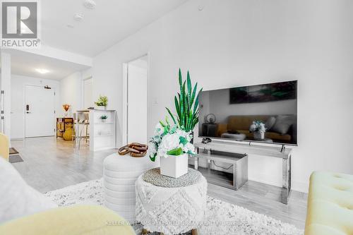 1635 - 135 Lower Sherbourne Street, Toronto, ON - Indoor Photo Showing Living Room