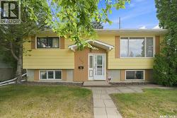 125 Arnason CRESCENT  Saskatoon, SK S7H 4M7