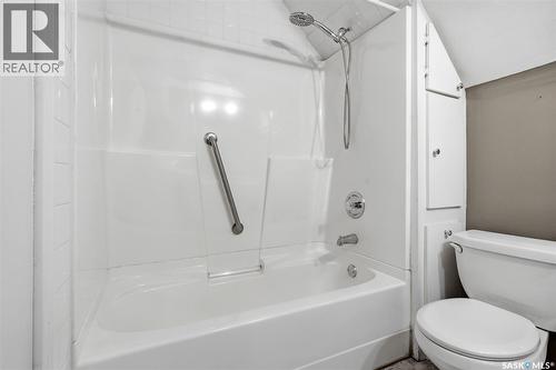 2242 Angus Street, Regina, SK - Indoor Photo Showing Bathroom