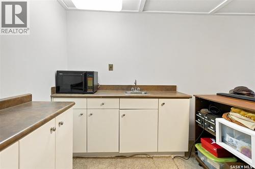 1621 Edward Avenue, Saskatoon, SK - Indoor Photo Showing Kitchen With Double Sink