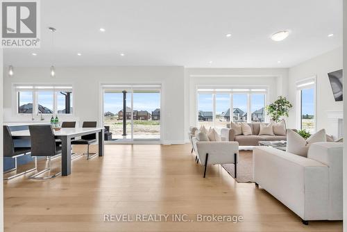 36 Ewing Way, Amaranth, ON - Indoor Photo Showing Living Room