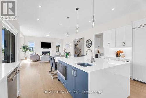 36 Ewing Way, Amaranth, ON - Indoor Photo Showing Kitchen With Upgraded Kitchen