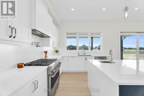 36 Ewing Way, Amaranth, ON - Indoor Photo Showing Kitchen With Upgraded Kitchen