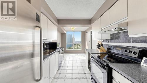 804 - 2901 Kipling Avenue, Toronto, ON - Indoor Photo Showing Kitchen