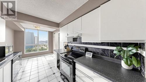 804 - 2901 Kipling Avenue, Toronto, ON - Indoor Photo Showing Kitchen