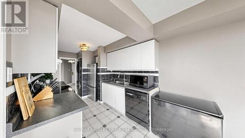804 - 2901 Kipling Avenue, Toronto, ON - Indoor Photo Showing Kitchen