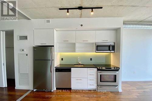 1223 - 32 Trolley Crescent, Toronto, ON - Indoor Photo Showing Kitchen With Stainless Steel Kitchen With Upgraded Kitchen