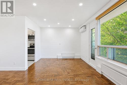 401 - 2500 BATHURST STREET , Toronto, Ontario M6B 2Y8 5