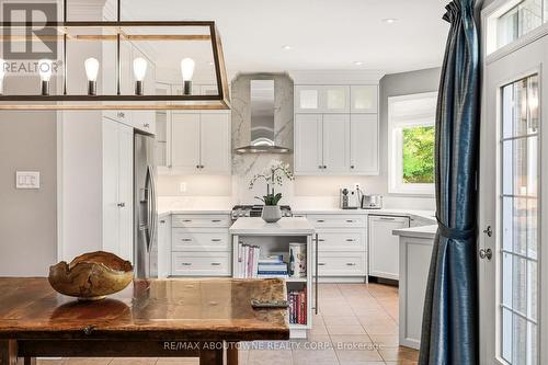 536 Cusick Circle, Milton, ON - Indoor Photo Showing Kitchen With Upgraded Kitchen
