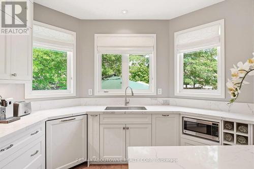 536 Cusick Circle, Milton, ON - Indoor Photo Showing Kitchen