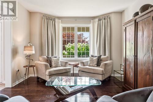 536 Cusick Circle, Milton, ON - Indoor Photo Showing Living Room