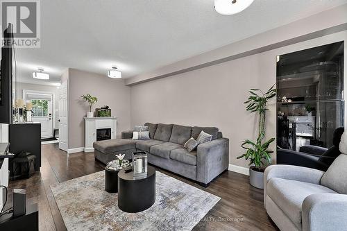 23 - 430 Mapleview Drive E, Barrie, ON - Indoor Photo Showing Living Room