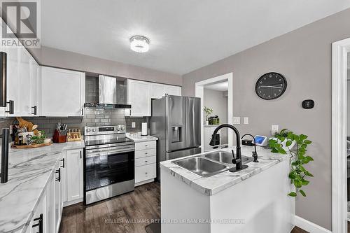 23 - 430 Mapleview Drive E, Barrie, ON - Indoor Photo Showing Kitchen With Double Sink