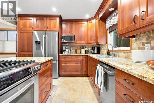 6723 Maple Ridge Drive, Regina, SK - Indoor Photo Showing Kitchen