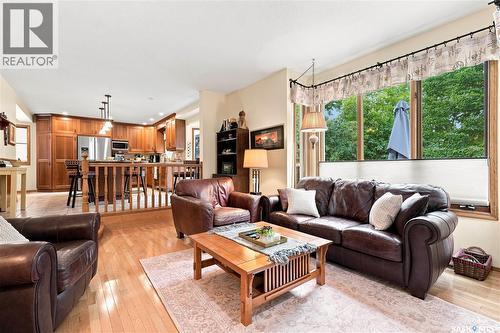 6723 Maple Ridge Drive, Regina, SK - Indoor Photo Showing Living Room