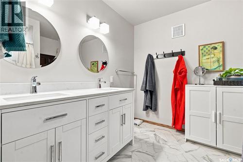 6723 Maple Ridge Drive, Regina, SK - Indoor Photo Showing Bathroom