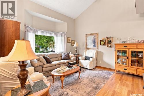 6723 Maple Ridge Drive, Regina, SK - Indoor Photo Showing Living Room