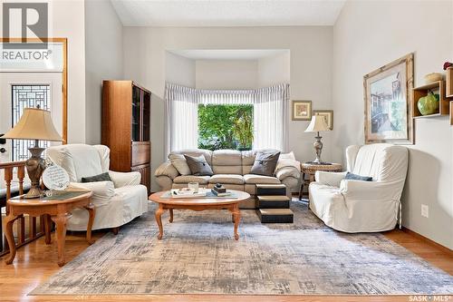 6723 Maple Ridge Drive, Regina, SK - Indoor Photo Showing Living Room