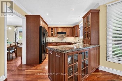 1152 Lockhart Road, Burlington, ON - Indoor Photo Showing Kitchen