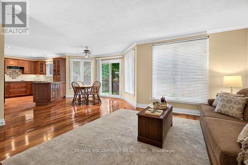 1152 Lockhart Road, Burlington, ON - Indoor Photo Showing Living Room
