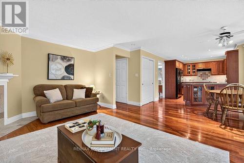1152 Lockhart Road, Burlington, ON - Indoor Photo Showing Living Room