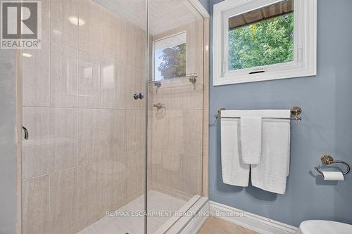 1152 Lockhart Road, Burlington, ON - Indoor Photo Showing Bathroom